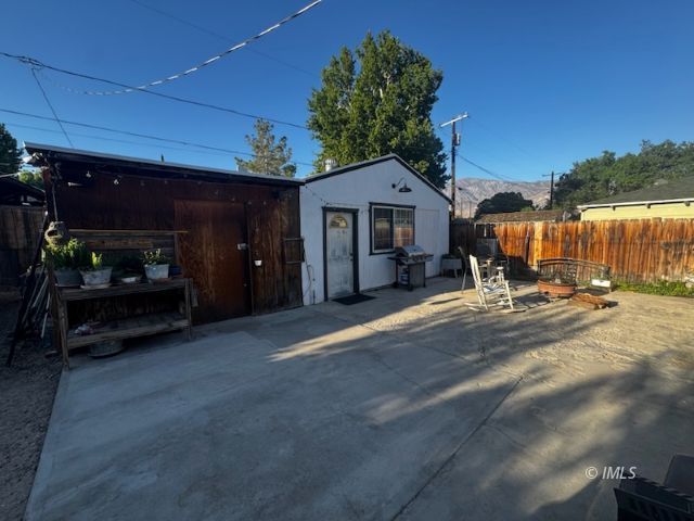 625 East Inyo Street Lone Pine, CA 93545 - Photo 13 of 16 a view of a house with a patio