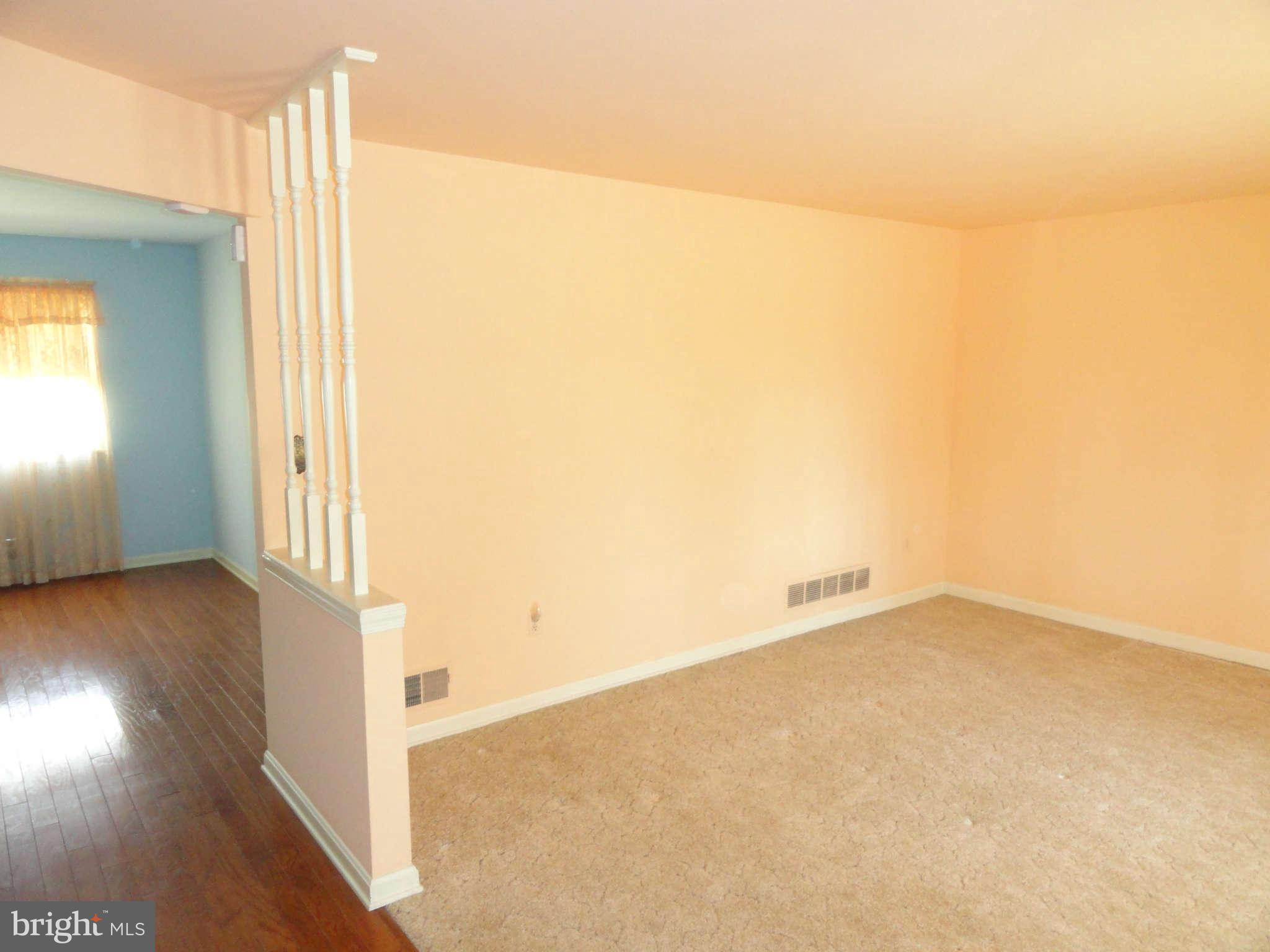 6432 Lochridge Road Columbia, MD 21044 - Photo 10 of 26 Living Room
