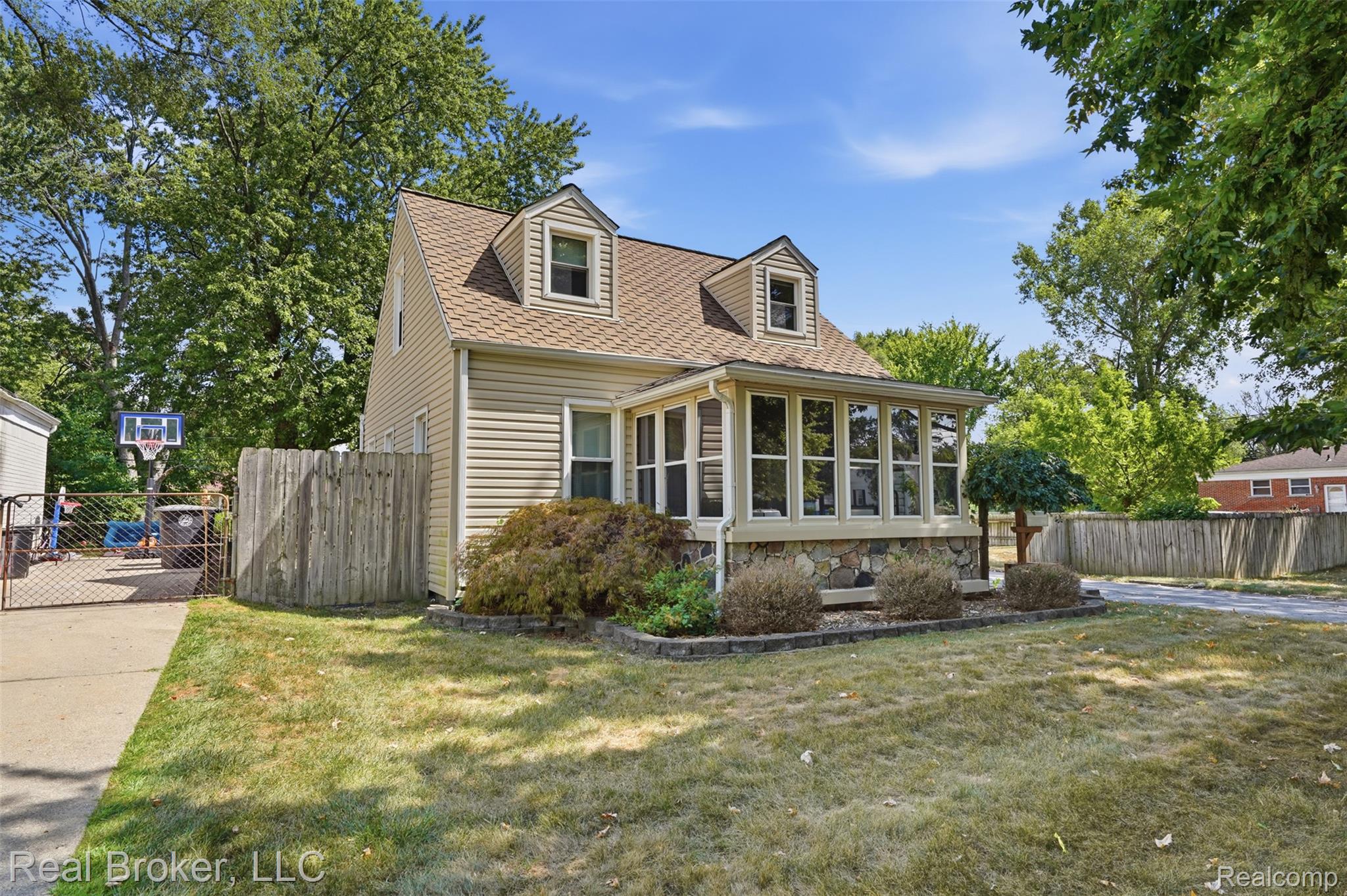 19410 Rensellor Street Livonia, MI 48152 - Photo 33 of 33 19410 rensellor st-2.jpg