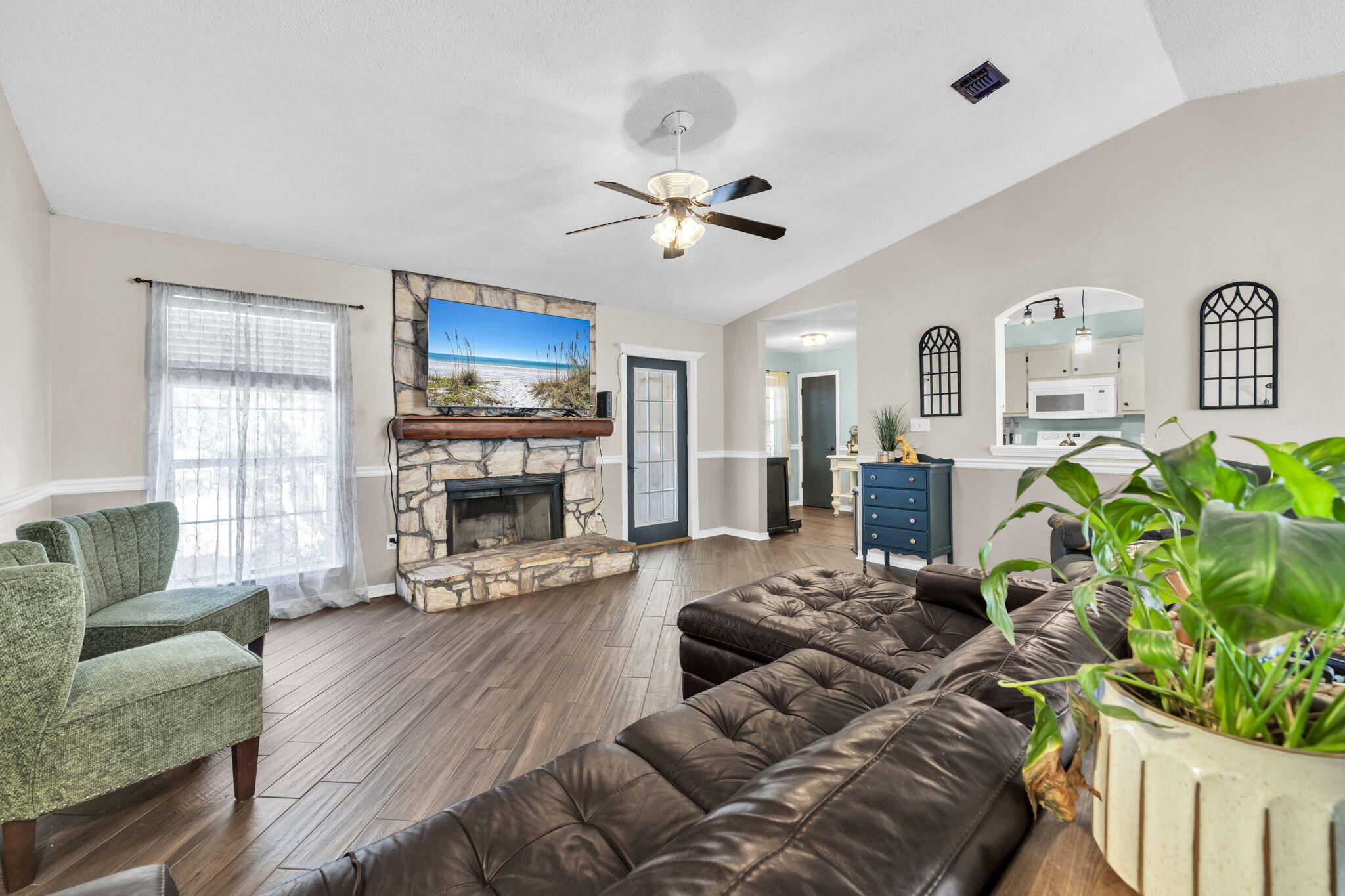 1871 Abercrombie Road Gulf Breeze, FL 32563 - Photo 4 of 32 Living Room