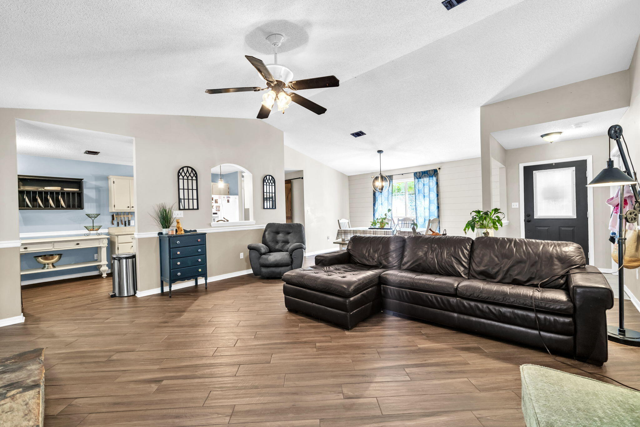 1871 Abercrombie Road Gulf Breeze, FL 32563 - Photo 6 of 32 Living Room