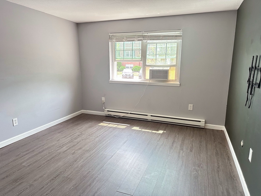 4 Maple Crest Circle, Unit D Holyoke, MA 01040 - Photo 12 of 26