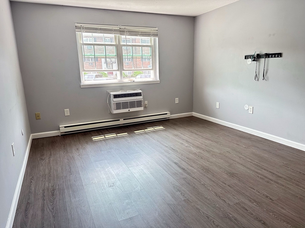 4 Maple Crest Circle, Unit D Holyoke, MA 01040 - Photo 5 of 26