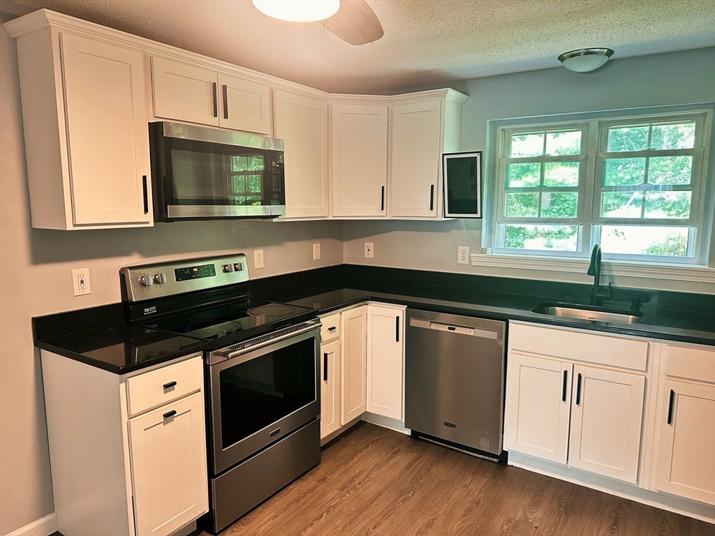 4 Maple Crest Circle, Unit D Holyoke, MA 01040 - Photo 8 of 26