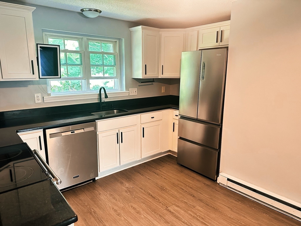 4 Maple Crest Circle, Unit D Holyoke, MA 01040 - Photo 9 of 26