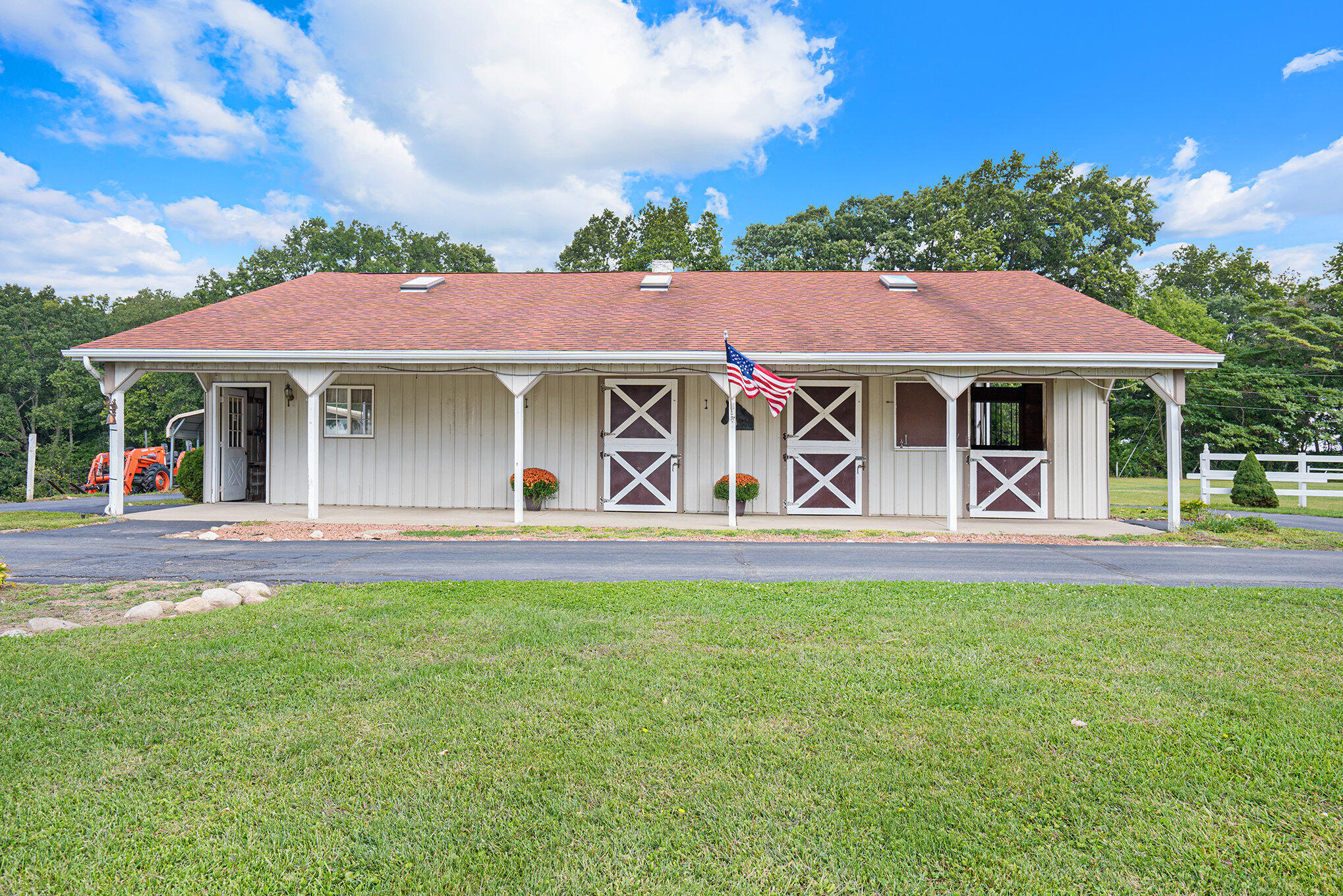 1380 Camp Road Buchanan, MI 49107 - Photo 29 of 38 Stables with Covered Porch
