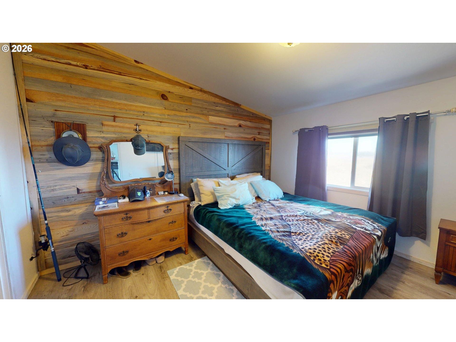 94515 Hayden Road Gold Beach, OR 97444 - Photo 13 of 36 Owner's Suite Bedroom