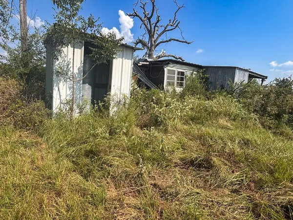 a view of a houses with a yard