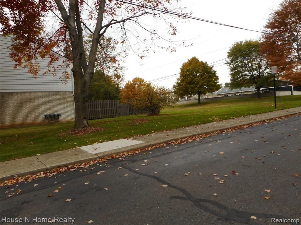 92 Manor Way Rochester Hills, MI 48309 - Photo 25 of 35