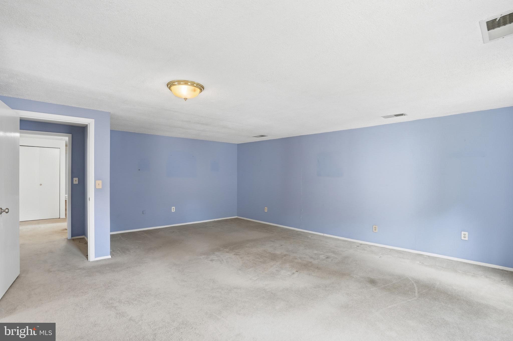 3901 Colonel Ellis Avenue Alexandria, VA 22304 - Photo 24 of 53 Primary suite