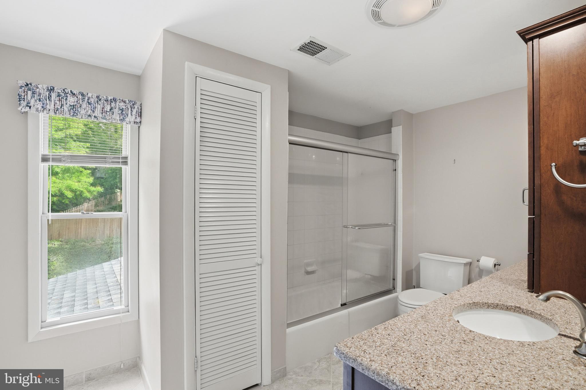 3901 Colonel Ellis Avenue Alexandria, VA 22304 - Photo 28 of 53 Primary suite