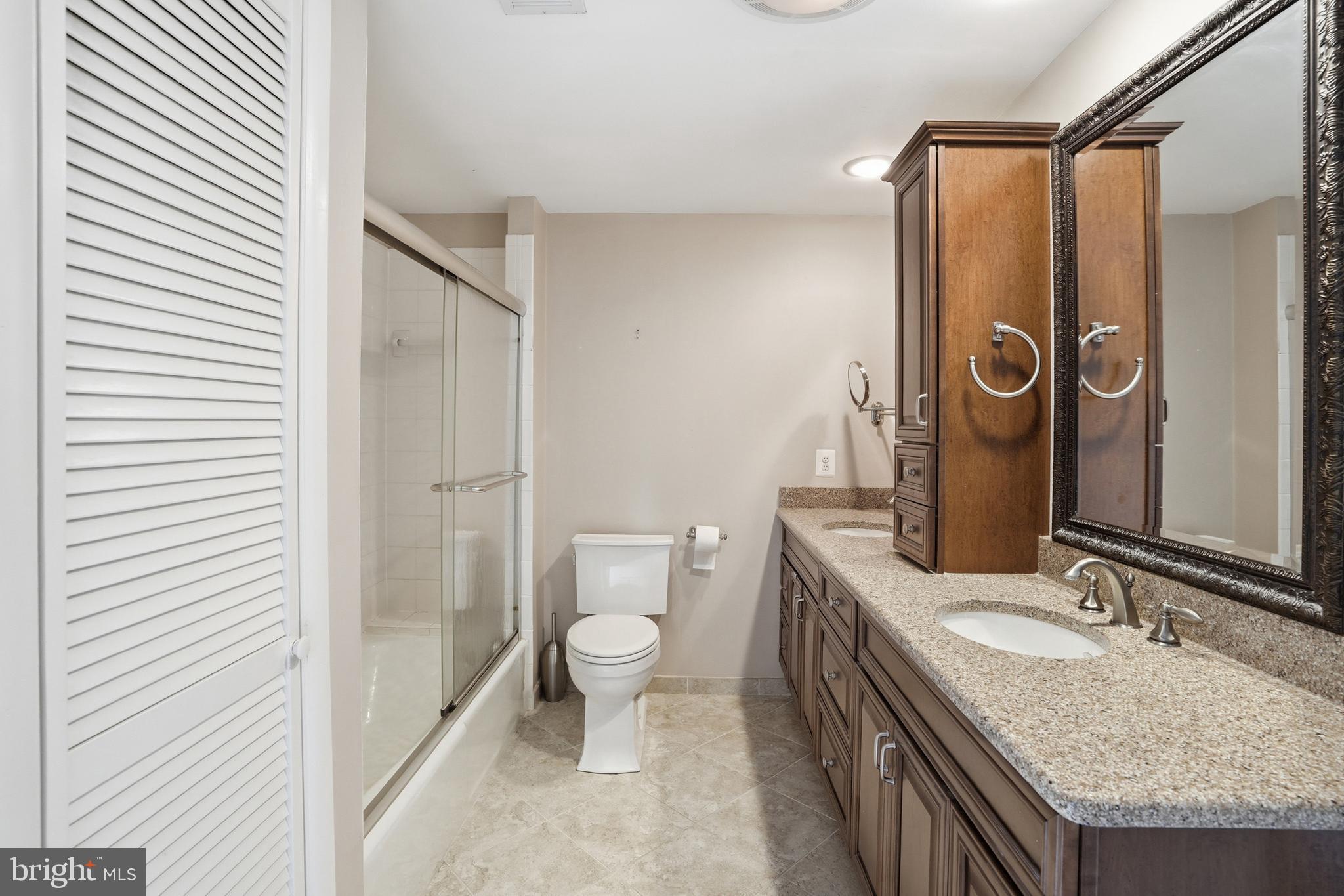 3901 Colonel Ellis Avenue Alexandria, VA 22304 - Photo 29 of 53 Primary suite