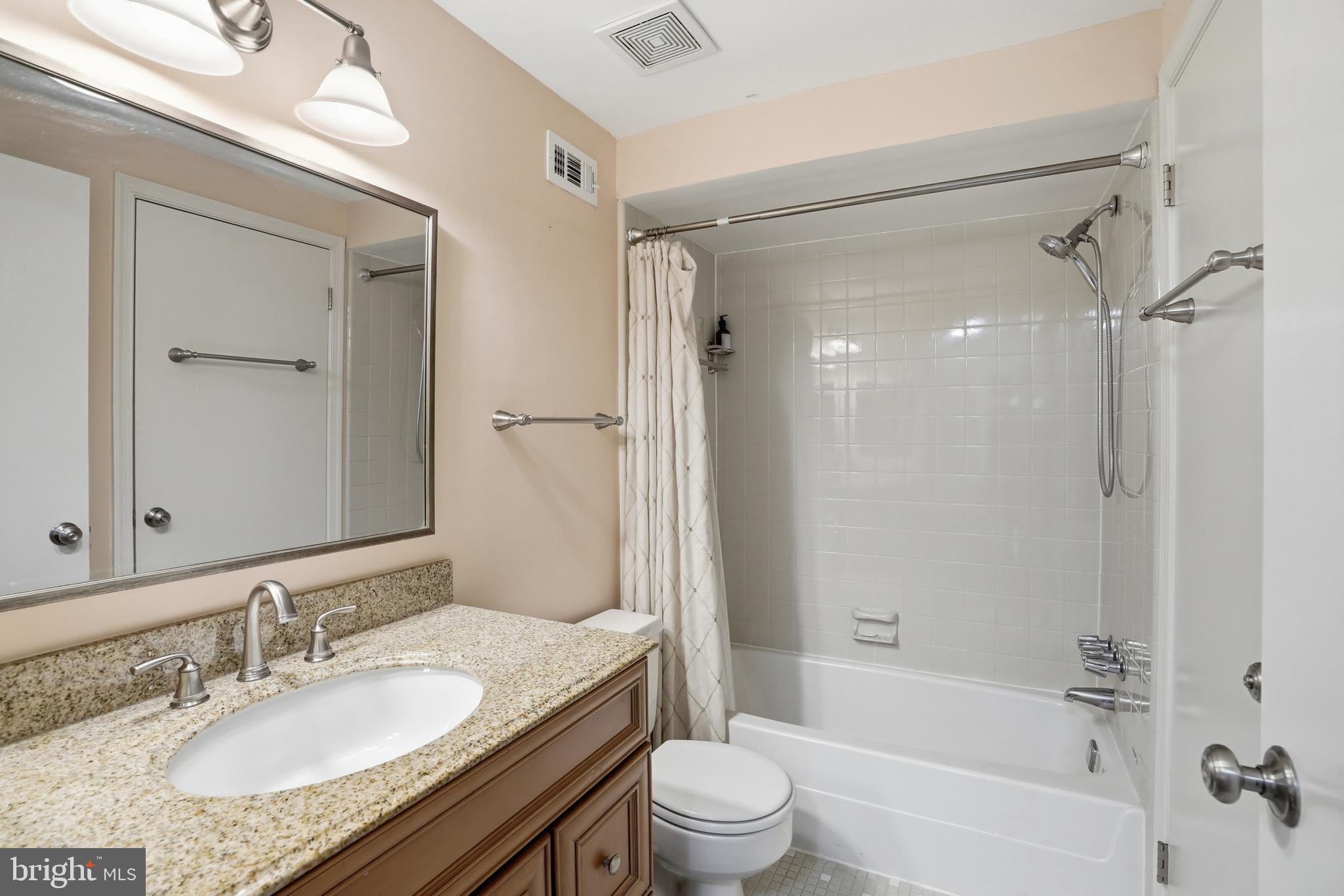 3901 Colonel Ellis Avenue Alexandria, VA 22304 - Photo 31 of 53 Primary suite