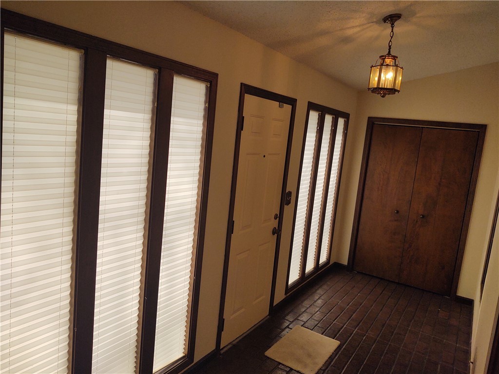 4610 Yorktown Court Decatur, IL 62521 - Photo 7 of 28