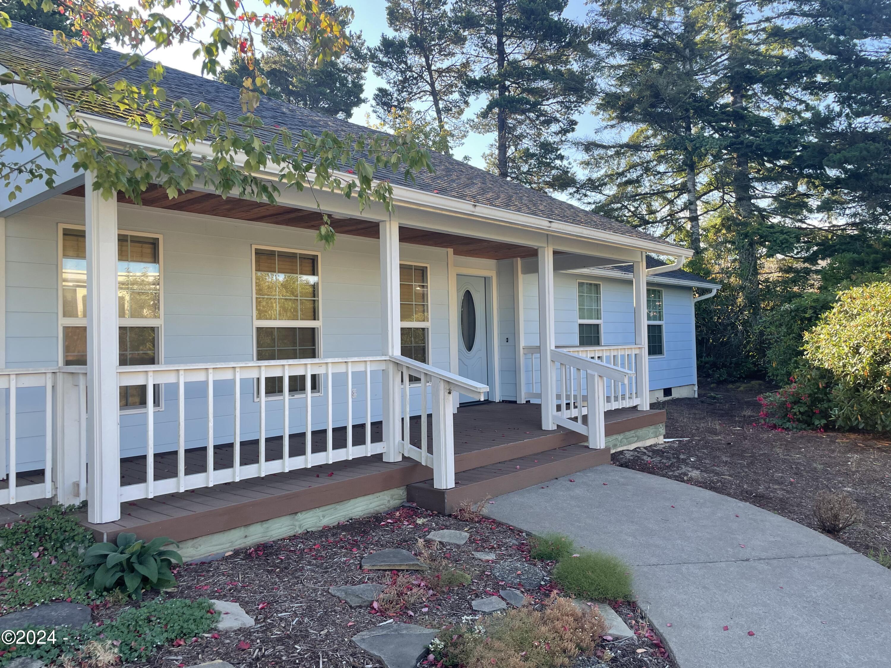 1910 37th Street Florence, OR 97439 - Photo 1 of 17 IMG_5969