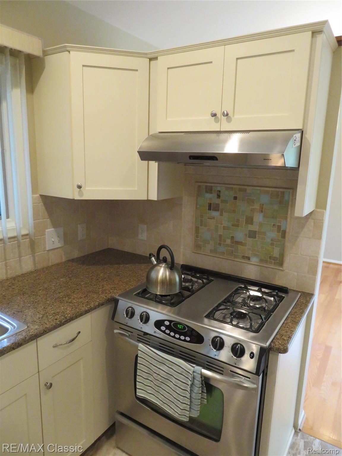 758 Ironstone Drive Rochester, MI 48309 - Photo 7 of 56 5.jpg