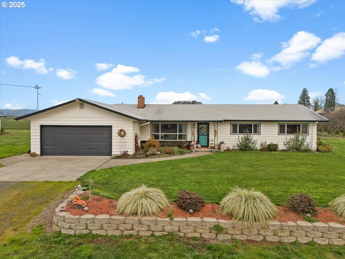 39449 Northwest Wilkesboro Road Banks, OR 97106 - Photo 2 of 45 a front view of a house with garden