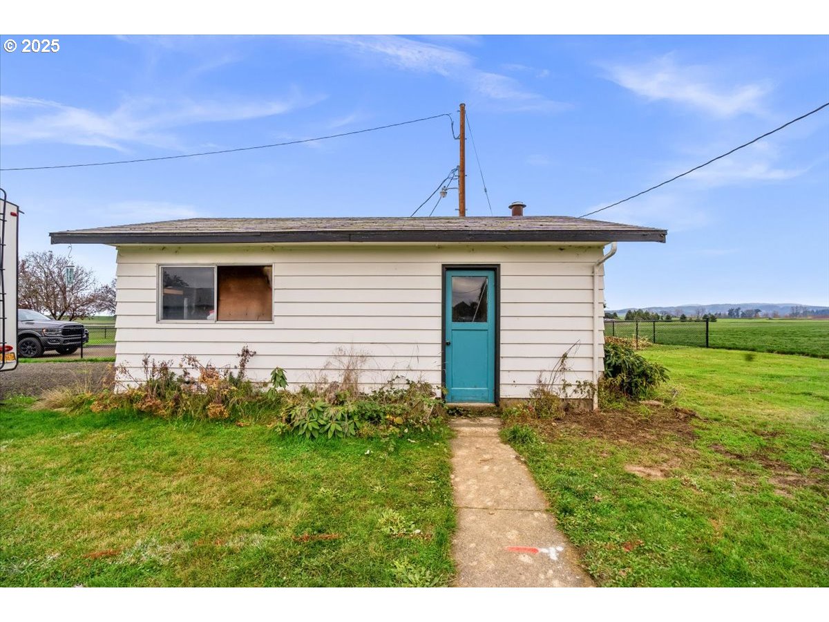 39449 Northwest Wilkesboro Road Banks, OR 97106 - Photo 38 of 45 a front view of a house with garden