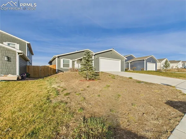$290,000 | 1424 Rivers Run Avenue, Pueblo, CO 81001