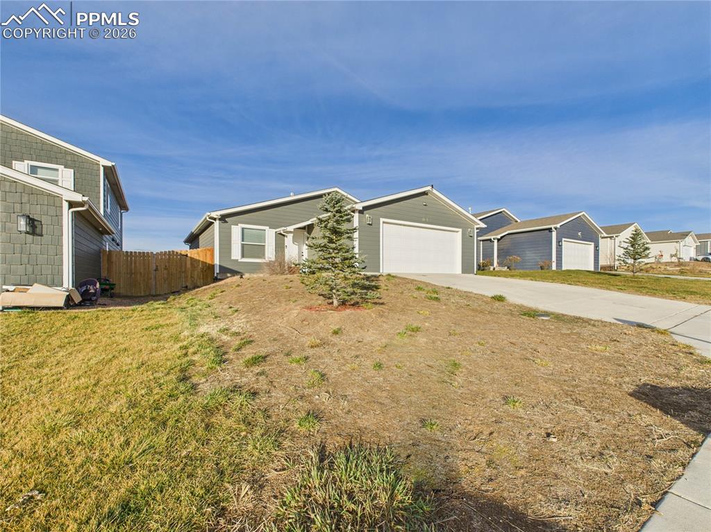 1424 Rivers Run Avenue Pueblo, CO 81001 - Photo 2 of 35