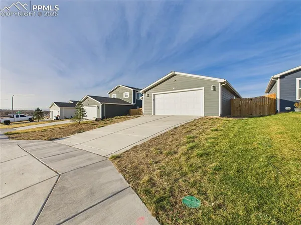 $290,000 | 1424 Rivers Run Avenue, Pueblo, CO 81001