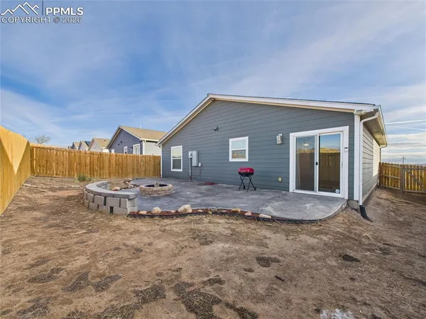 $290,000 | 1424 Rivers Run Avenue, Pueblo, CO 81001