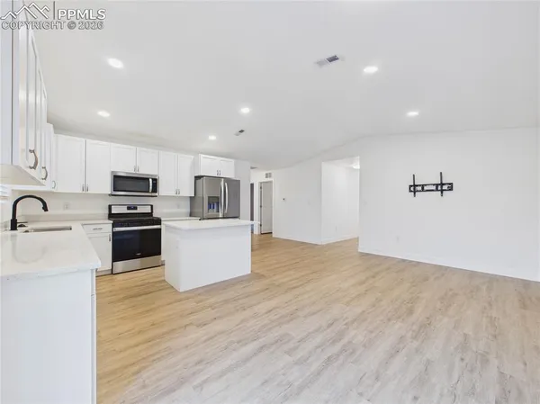$290,000 | 1424 Rivers Run Avenue, Pueblo, CO 81001