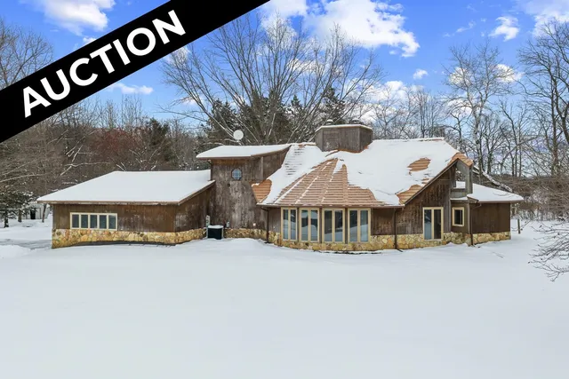 $327,100 | S6462 County Road PF, North Freedom, WI 53951