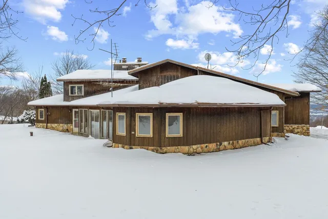$327,100 | S6462 County Road PF, North Freedom, WI 53951