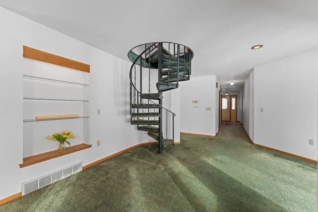 $327,100 | S6462 County Road PF, North Freedom, WI 53951