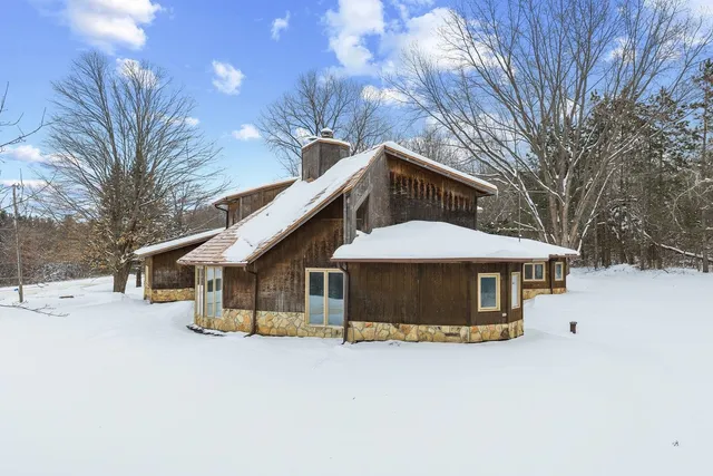 $327,100 | S6462 County Road PF, North Freedom, WI 53951