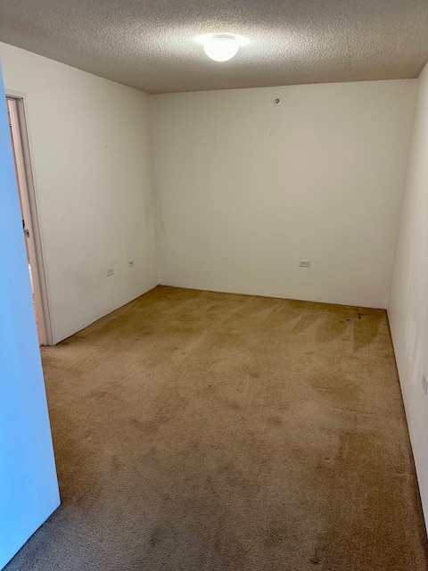 800 Elgin Road, Unit 1414 Evanston, IL 60201 - Photo 4 of 9 an empty room with a bench