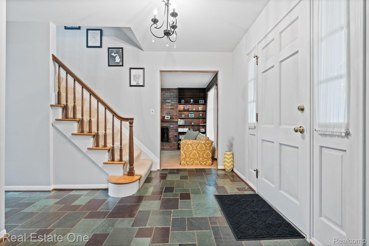1503 Biggers Drive Rochester, MI 48309 - Photo 3 of 29 DSC03678.jpg