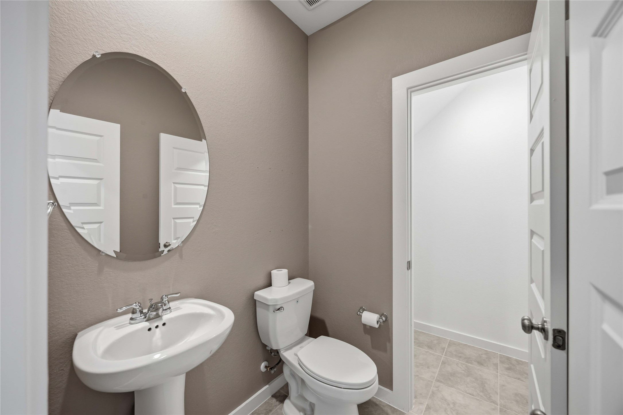 1239 Cascade Hls Drive Rosharon, TX 77583 - Photo 17 of 30 a bathroom with a toilet a sink and a mirror