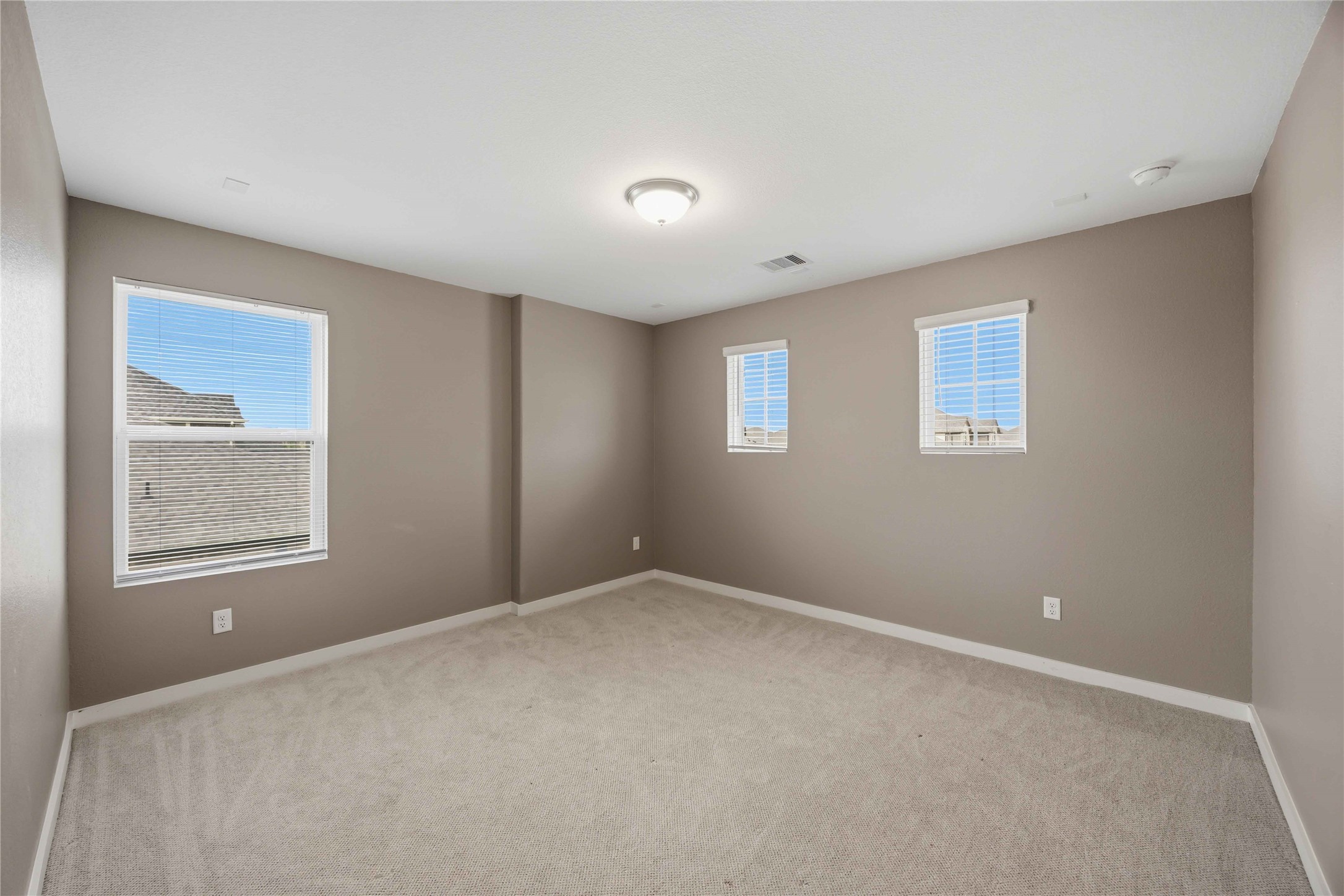 1239 Cascade Hls Drive Rosharon, TX 77583 - Photo 24 of 30 an empty room with a window