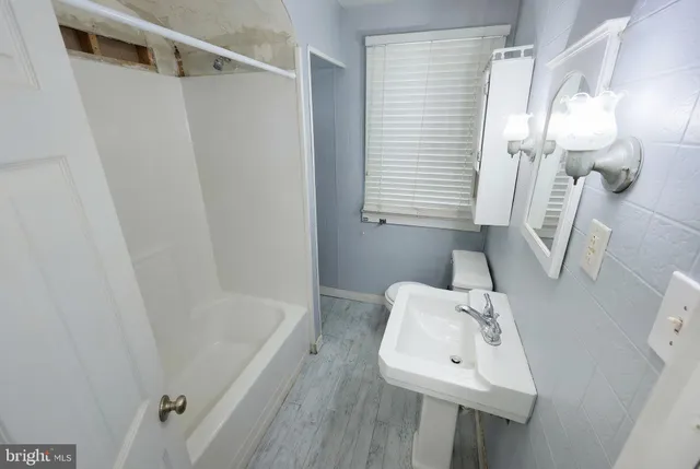 an empty room with window