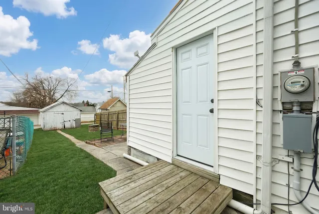 a view of a small house and a yard