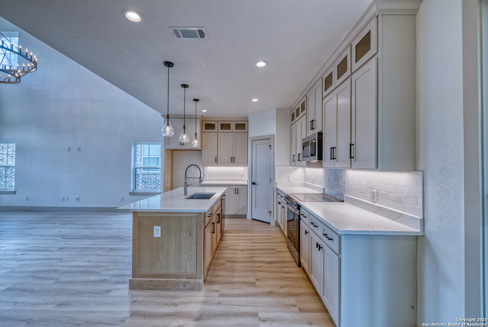 6 Rio Seco Drive Uvalde, TX 78801 - Photo 5 of 40