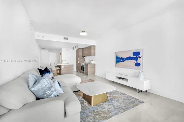 $6,500 | 650 Northeast 32nd Street, Unit 1402, Miami, FL 33137