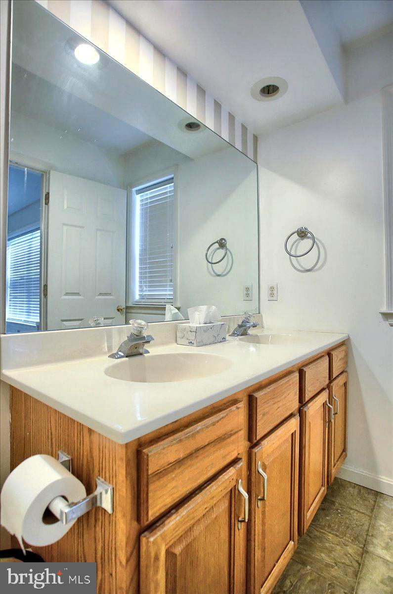 2229 Ionoff Road, Unit 10 Harrisburg, PA 17110 - Photo 21 of 37 Primary Private Bath