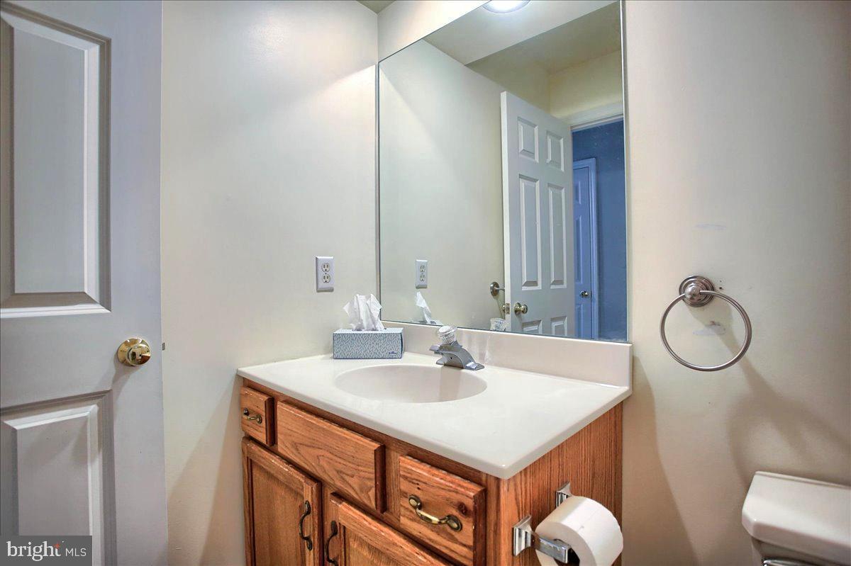 2229 Ionoff Road, Unit 10 Harrisburg, PA 17110 - Photo 26 of 37 2nd Floor Full Bath