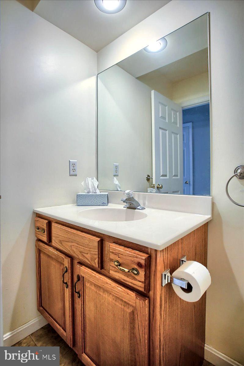 2229 Ionoff Road, Unit 10 Harrisburg, PA 17110 - Photo 27 of 37 2nd Floor Full Bath