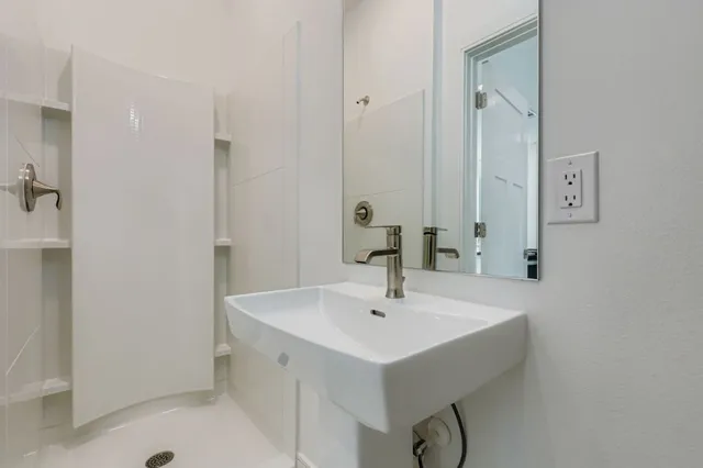 $465,000 | 200 Tesla Circle, Austin, TX 78681