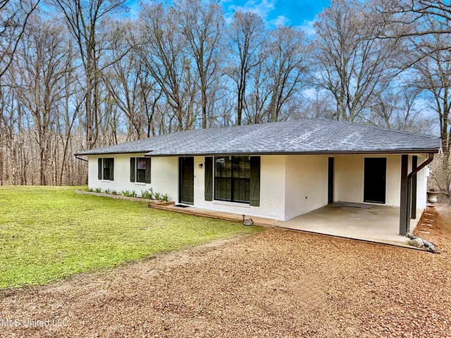 $179,900 | 4194 Burt Loop Road, Crystal Springs, MS 39059