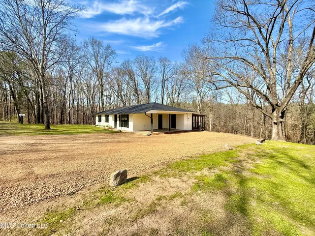 $179,900 | 4194 Burt Loop Road, Crystal Springs, MS 39059