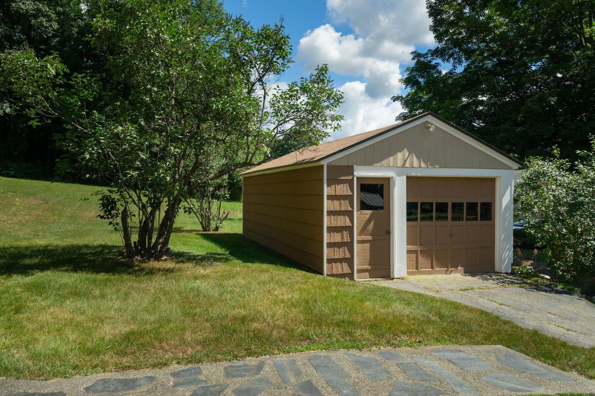 11 Sunny Acres Road Brattleboro, VT 05301 - Photo 16 of 20 Gallery Image 16