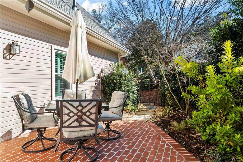 4120 Paran Pointe Drive Northwest Atlanta, GA 30327 - Photo 44 of 47 a view of chair and table in the patio