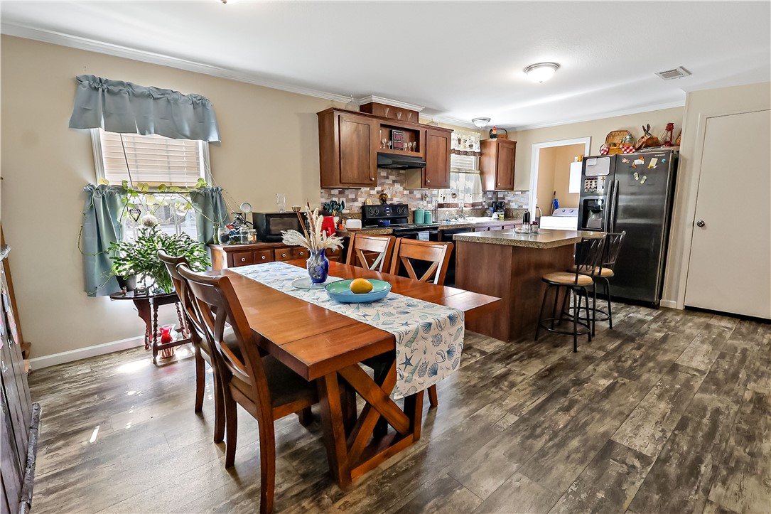 324 Valencia Street Sebastian, FL 32958 - Photo 11 of 21 a view of a dining room with furniture
