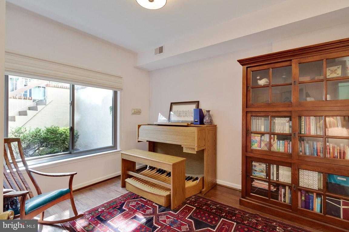 11184 Harbor Court Reston, VA 20191 - Photo 23 of 32 Spacious second bedroom