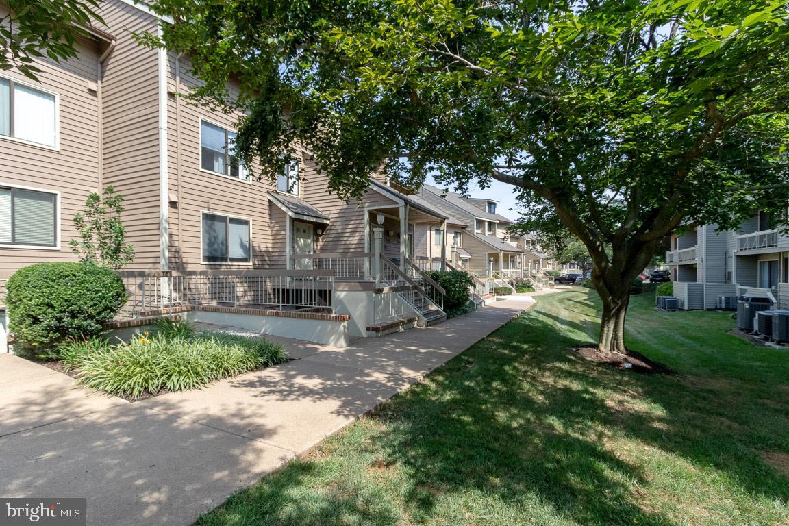 11184 Harbor Court Reston, VA 20191 - Photo 26 of 32 Don't miss the detached 1-car garage